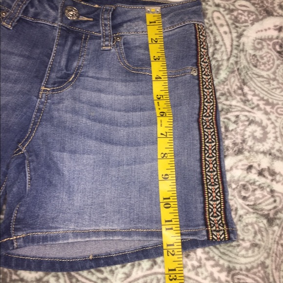 Seven7 Denim Shorts - Picture 7 of 8